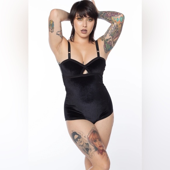 Solstice Intimates Mamba Velvet Everyday Bodysuit in Black- Still Full Price - Picture 5 of 14